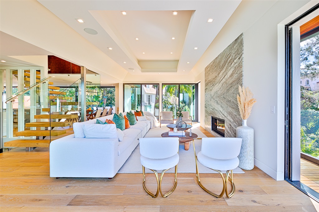 7732 Lookout Drive La Jolla, CA 92037 - Photo 3 of 25