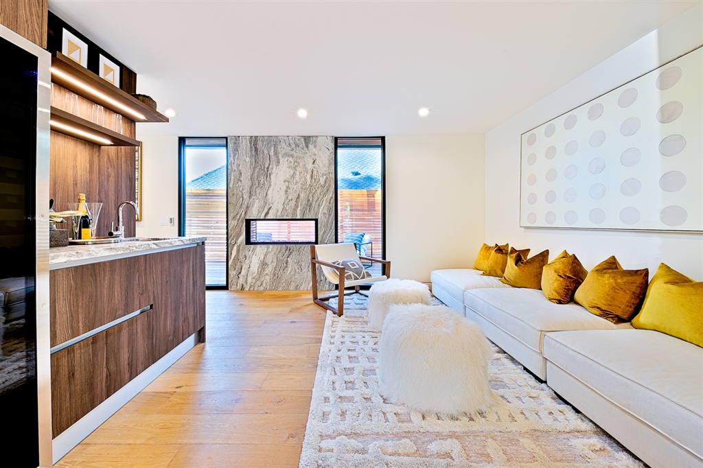 7732 Lookout Drive La Jolla, CA 92037 - Photo 7 of 25