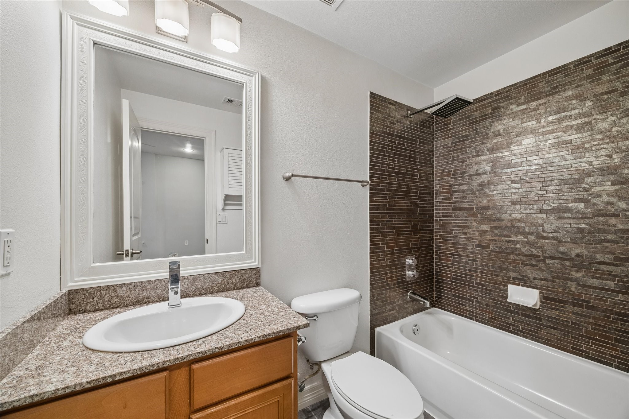 3501 Chenevert Street, Unit 7 Houston, TX 77004 - Photo 12 of 21 En-suite bathroom with tub/shower combo