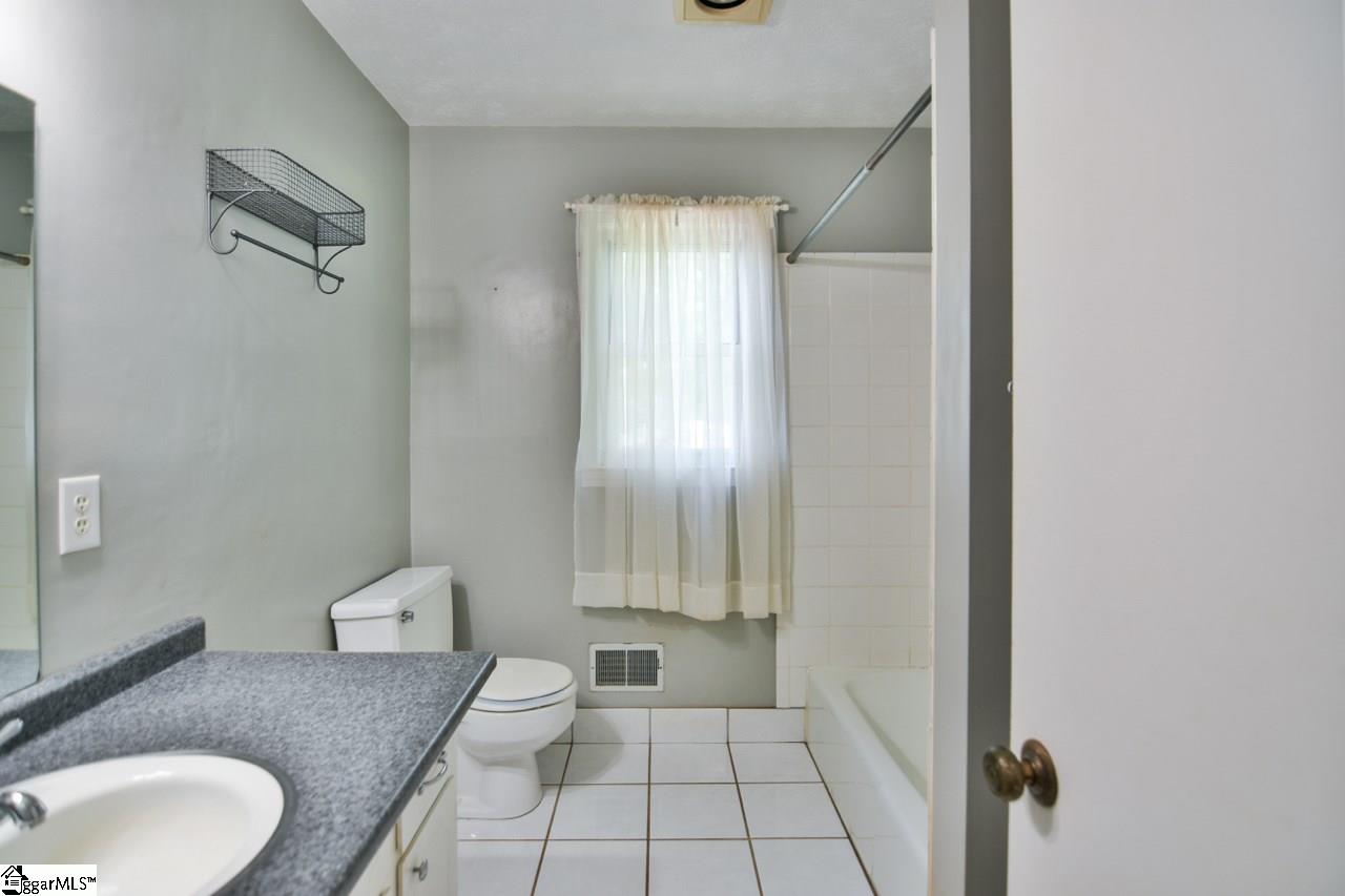 4418 Old Easley Bridge Road Easley, SC 29642 - Photo 16 of 29 Gallery Image 16