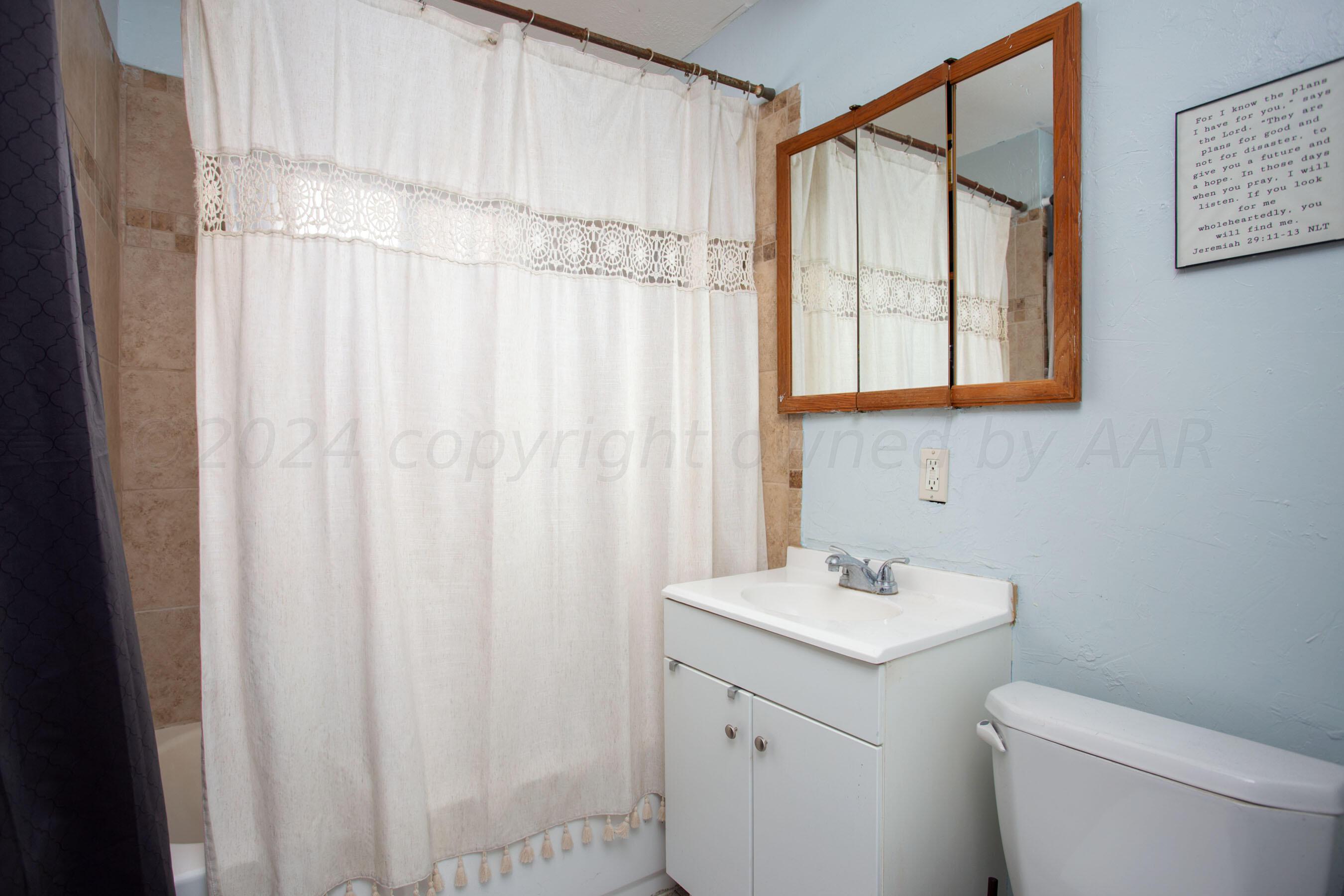 4402 South Ong Street Amarillo, TX 79110 - Photo 16 of 20 Bathroom