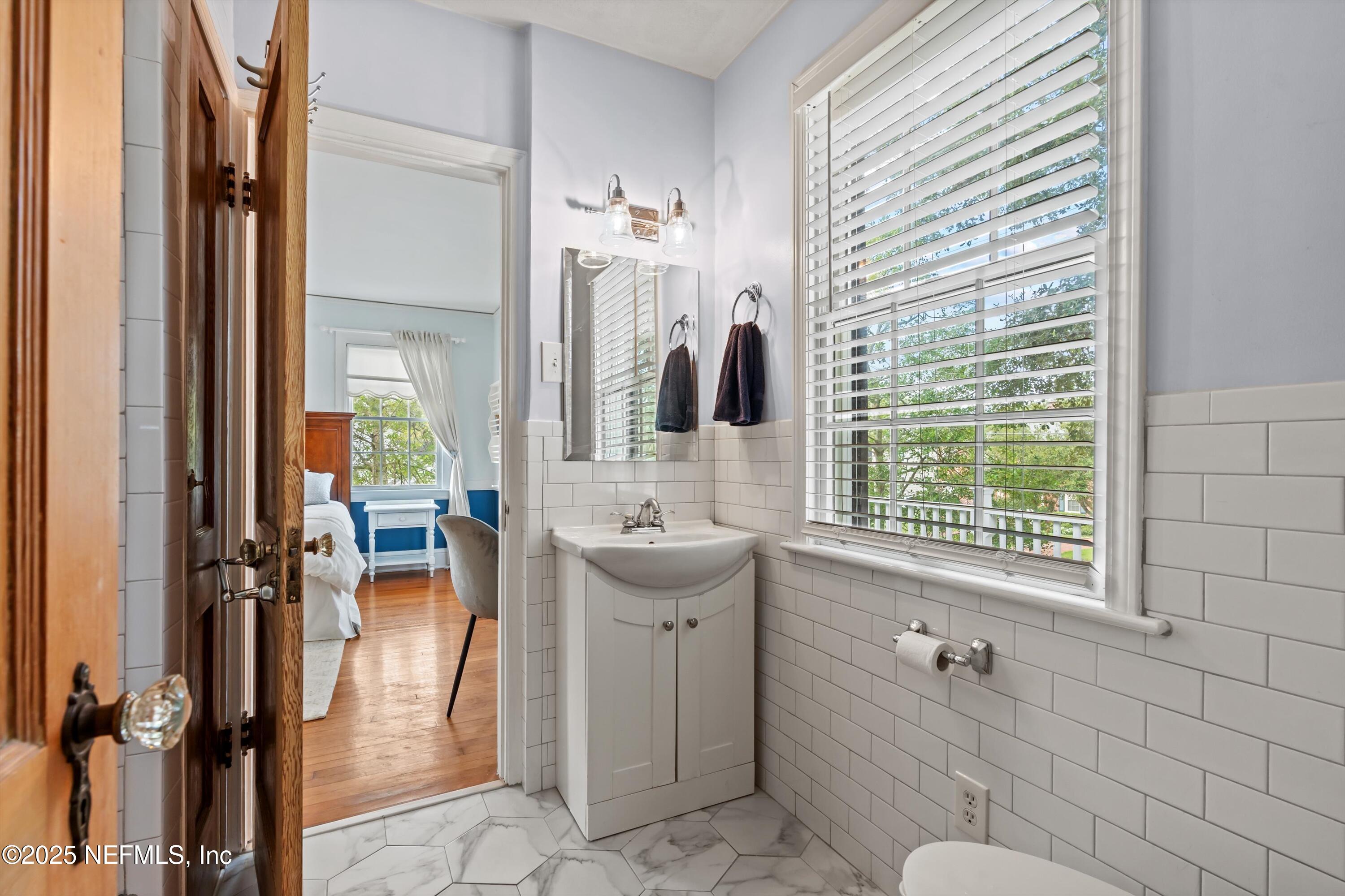 1130 River Oaks Road Jacksonville, FL 32207 - Photo 32 of 51 Jack & Jill Bath