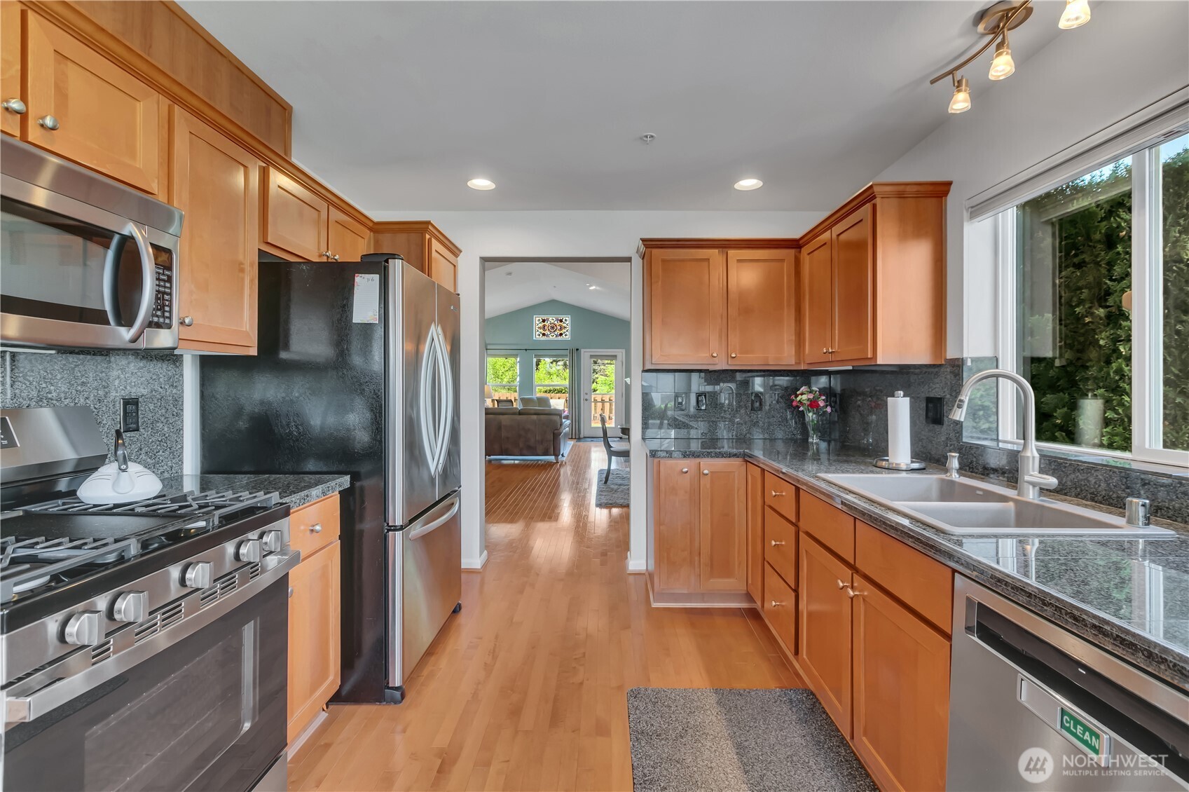 902 72nd Street Southeast Auburn, WA 98092 - Photo 11 of 32