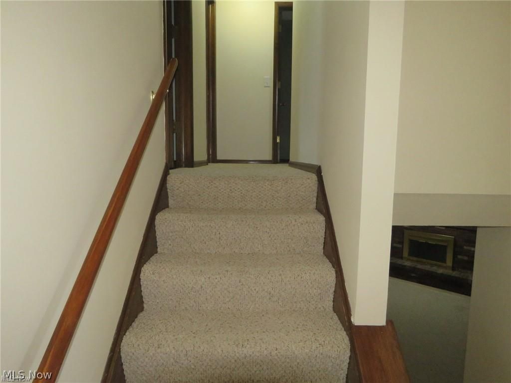 36896 Chestnut Ridge Road North Ridgeville, OH 44039 - Photo 25 of 32 stair case to bedoom area.