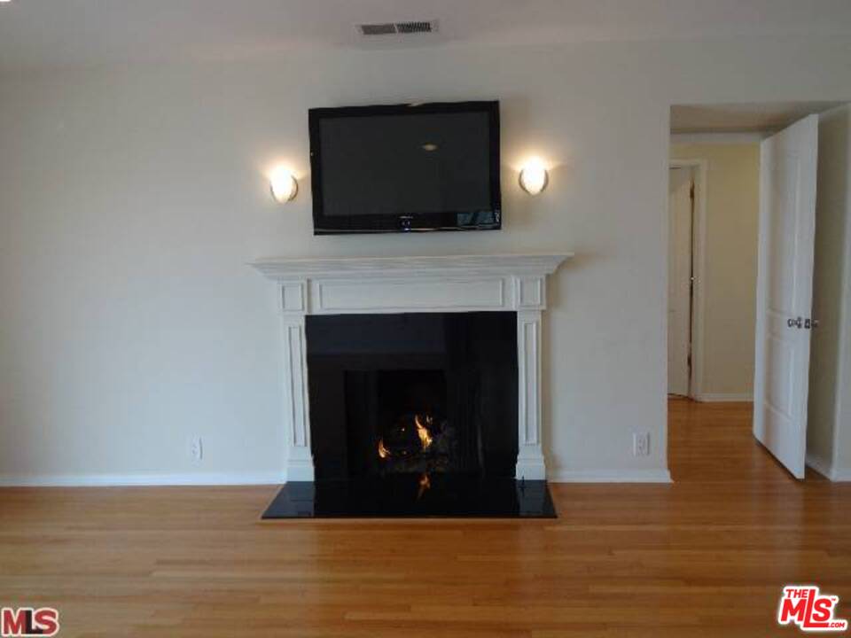 305 Rees Street Playa del Rey, CA 90293 - Photo 4 of 25