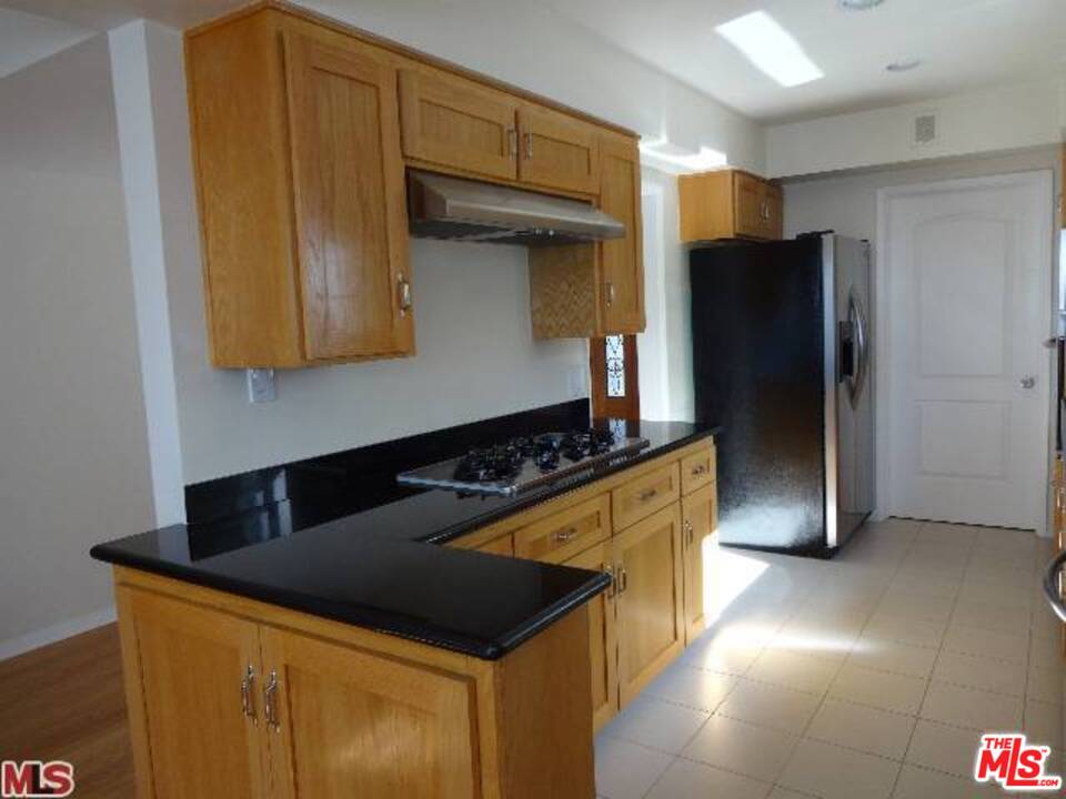 305 Rees Street Playa del Rey, CA 90293 - Photo 5 of 25