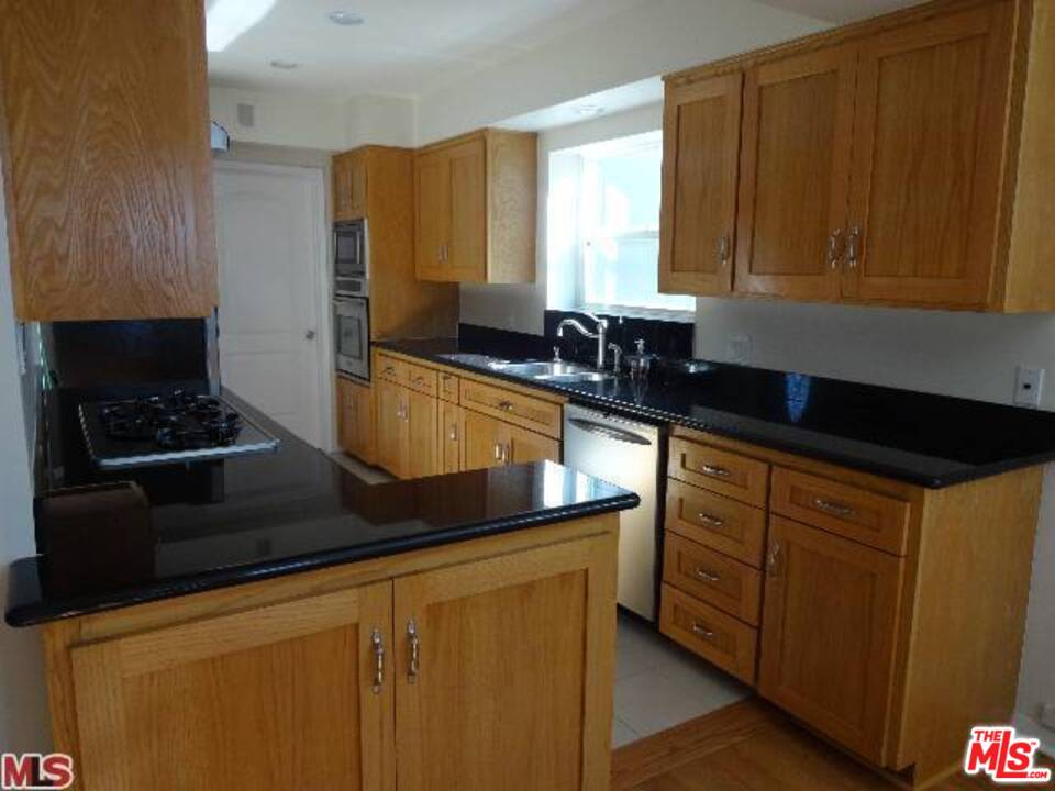 305 Rees Street Playa del Rey, CA 90293 - Photo 6 of 25