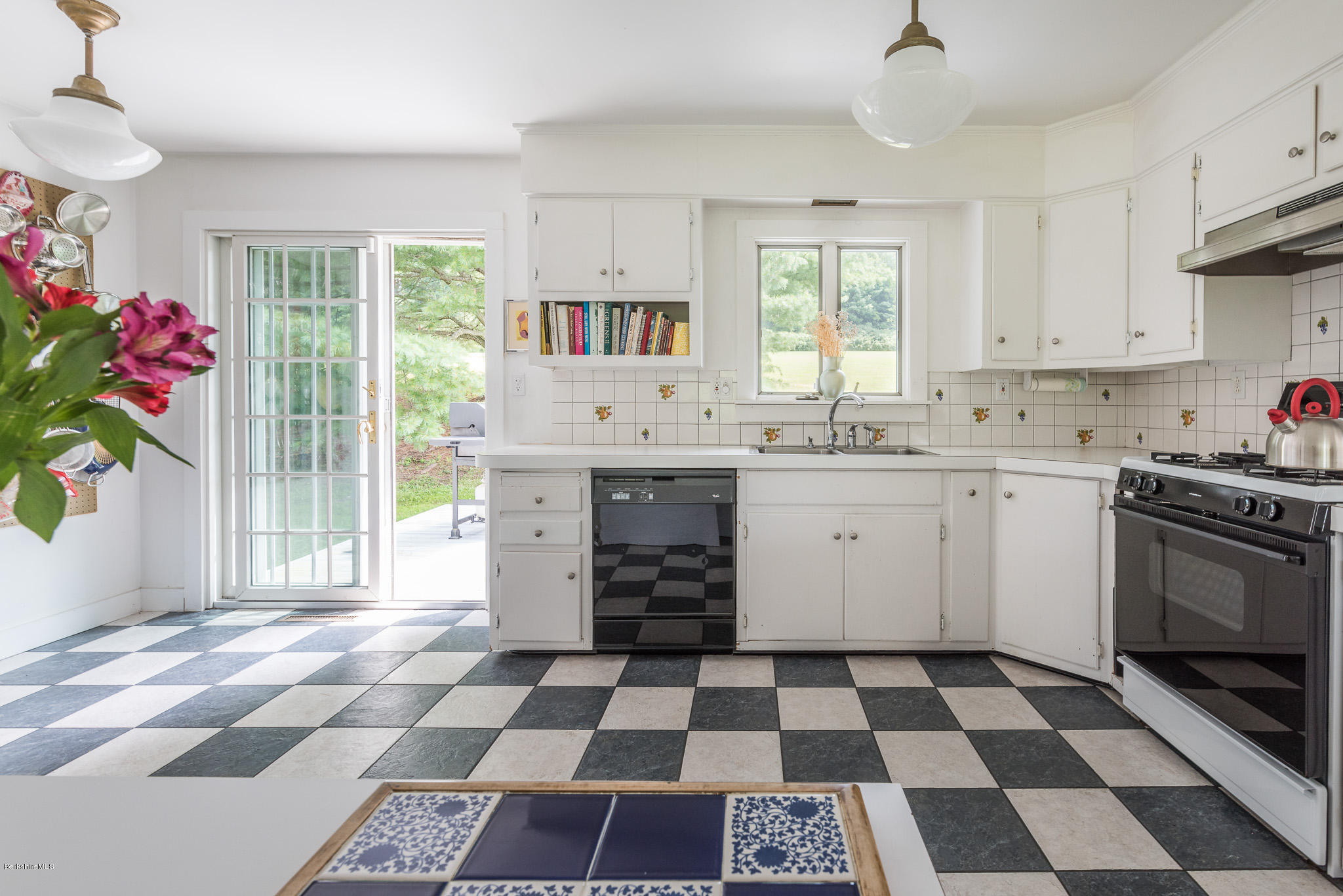 2259 State Road Richmond, MA 01254 - Photo 14 of 31 Screen - 2259 State Rd Richmond MA 01254