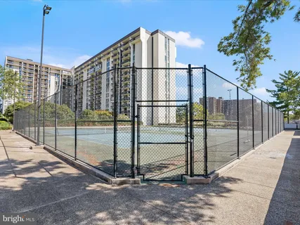 $325,000 | 5300 Holmes Run Parkway, Unit 402, Alexandria, VA 22304