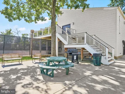 $325,000 | 5300 Holmes Run Parkway, Unit 402, Alexandria, VA 22304