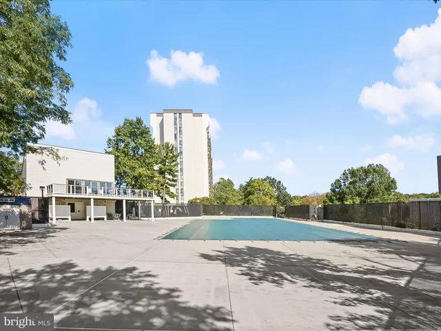 $325,000 | 5300 Holmes Run Parkway, Unit 402, Alexandria, VA 22304