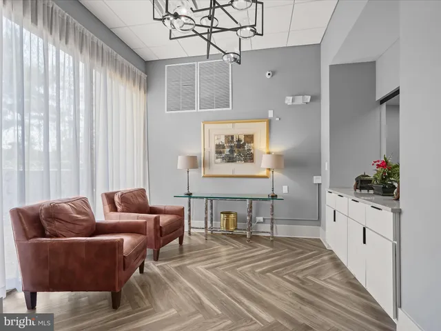 $325,000 | 5300 Holmes Run Parkway, Unit 402, Alexandria, VA 22304