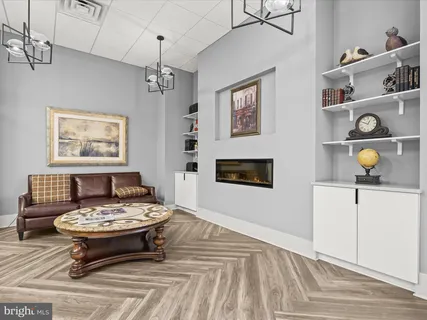 $325,000 | 5300 Holmes Run Parkway, Unit 402, Alexandria, VA 22304