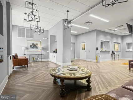 $325,000 | 5300 Holmes Run Parkway, Unit 402, Alexandria, VA 22304