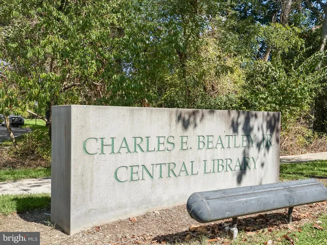 $325,000 | 5300 Holmes Run Parkway, Unit 402, Alexandria, VA 22304