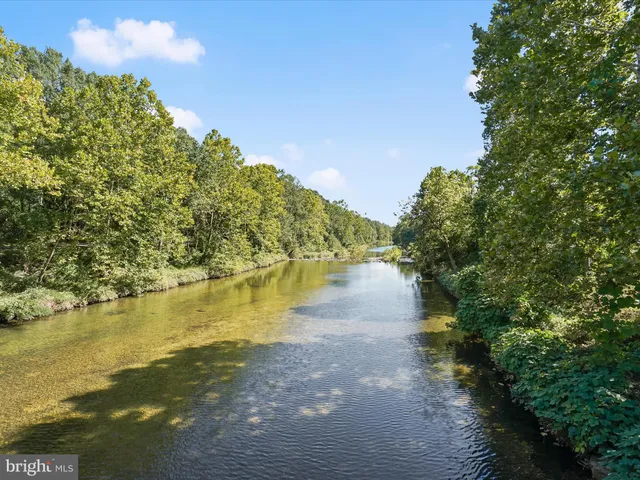 $325,000 | 5300 Holmes Run Parkway, Unit 402, Alexandria, VA 22304