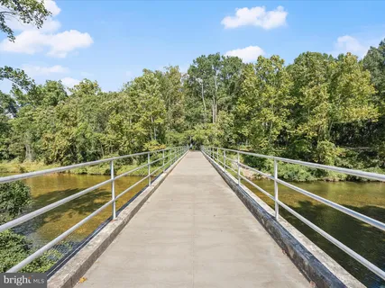 $325,000 | 5300 Holmes Run Parkway, Unit 402, Alexandria, VA 22304