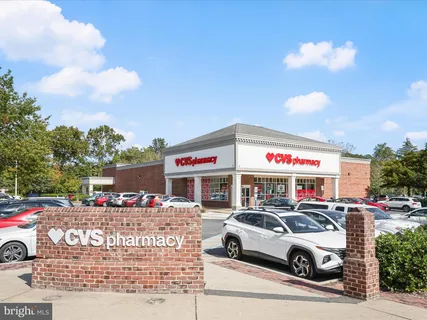 $325,000 | 5300 Holmes Run Parkway, Unit 402, Alexandria, VA 22304