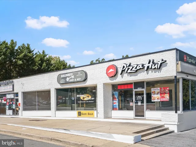 $325,000 | 5300 Holmes Run Parkway, Unit 402, Alexandria, VA 22304