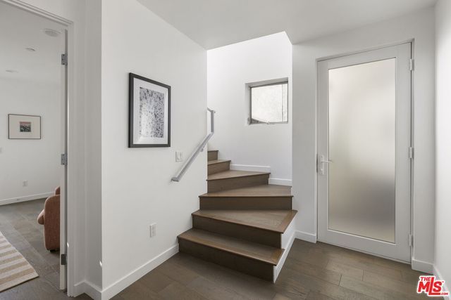 a view of entryway with a elevator