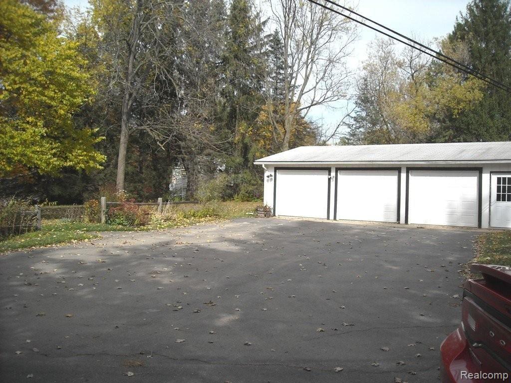 72320 Lassier Road Romeo, MI 48065 - Photo 14 of 17 Garages.JPG