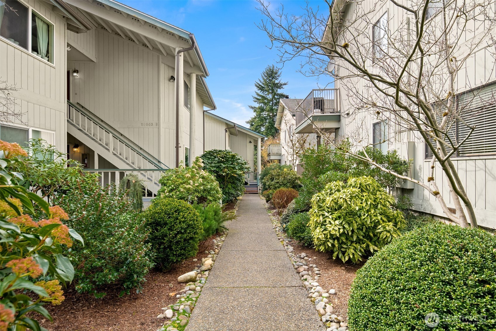 18003 108th Avenue Northeast, Unit B2 Bothell, WA 98011 - Photo 2 of 27
