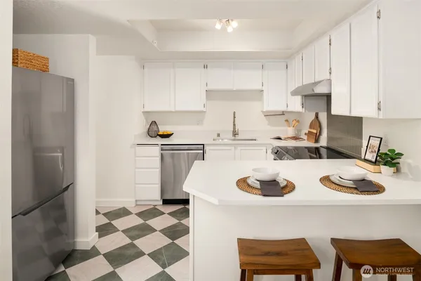 $430,000 | 18003 108th Avenue Northeast, Unit B2, Bothell, WA 98011