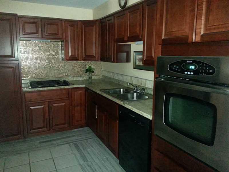 1040 Robbins Station Road North Huntingdon, PA 15642 - Photo 4 of 25 Kitchen.
