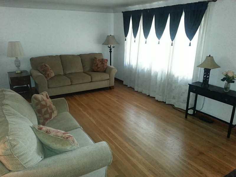 1040 Robbins Station Road North Huntingdon, PA 15642 - Photo 6 of 25 Living Room.