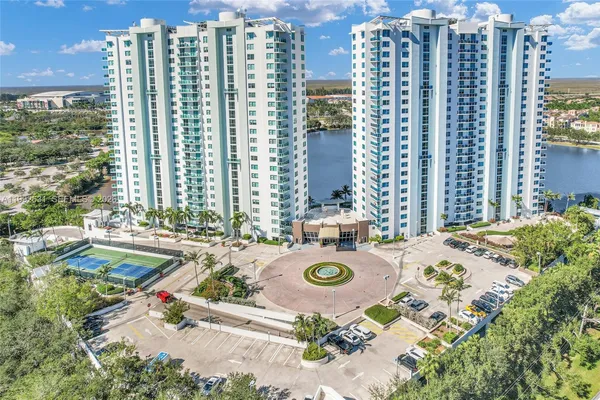 $3,100 | 2681 North Flamingo Road, Unit 1903S, Sunrise, FL 33323