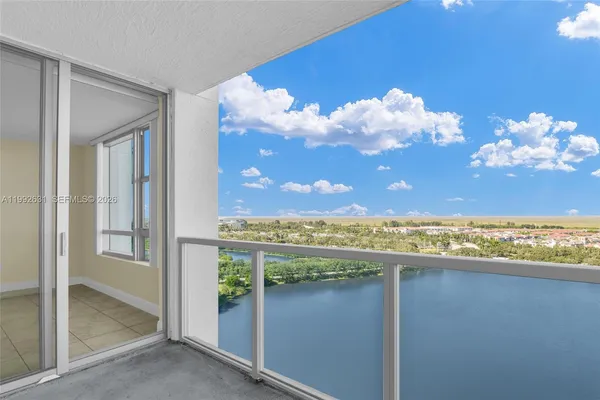 $3,100 | 2681 North Flamingo Road, Unit 1903S, Sunrise, FL 33323