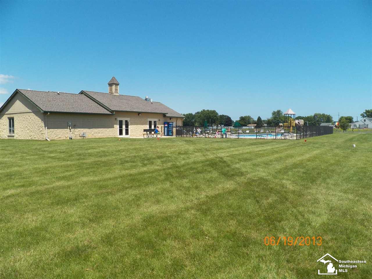 3854 Ryans Ridge Monroe, MI 48161 - Photo 5 of 18 31383319-4.JPG