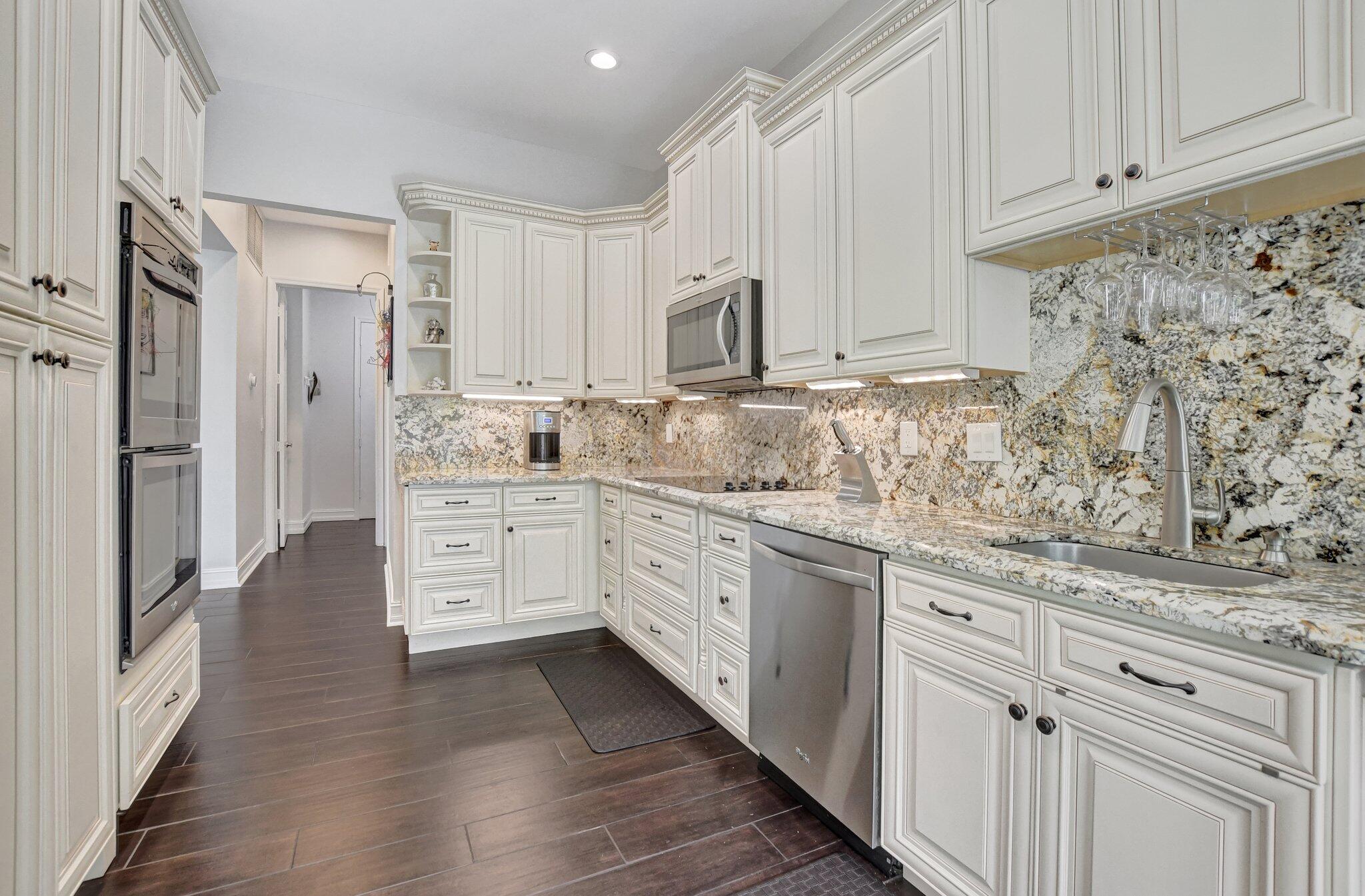 2530 Northwest 52nd Street Boca Raton, FL 33496 - Photo 18 of 67 kitchen