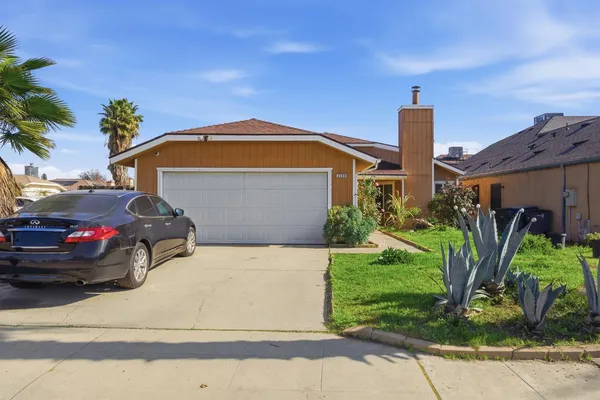 $319,999 | 2580 North Knoll Drive, Fresno, CA 93722