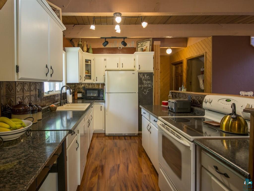 2001 MacFarlane Road Duluth, MN 55811 - Photo 4 of 24 Updated Kitchen