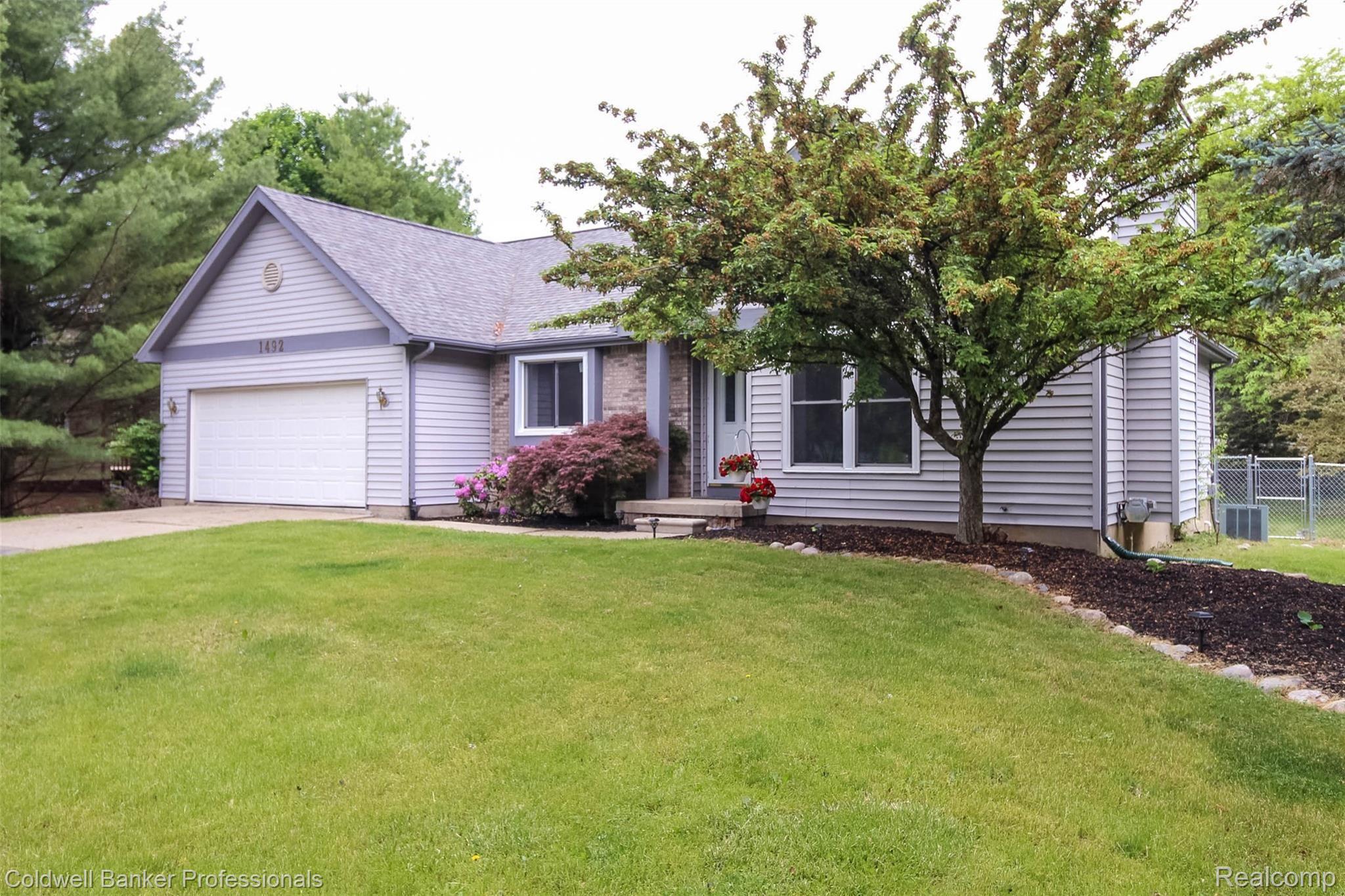 1492 Pratt Road Metamora, MI 48455 - Photo 4 of 37 2.jpg
