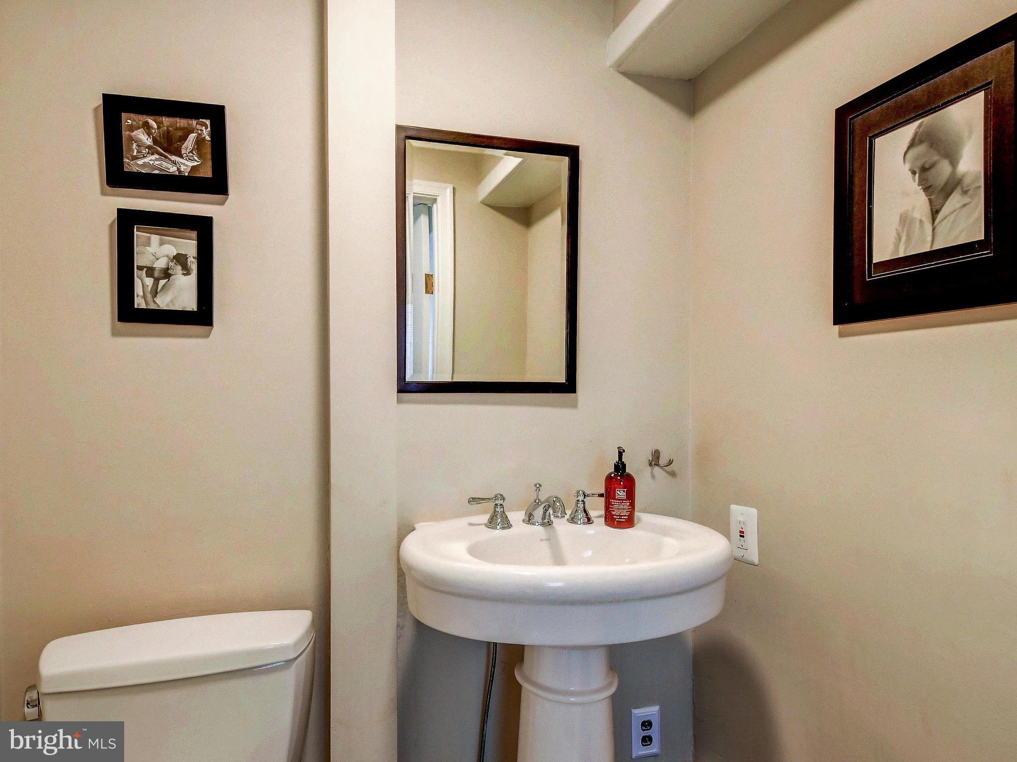 6415 Pinehurst Road Baltimore, MD 21212 - Photo 17 of 40