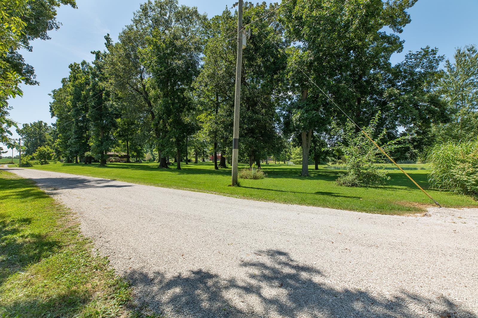 34686 Gun Club Road Brighton, IL 62012 - Photo 11 of 63