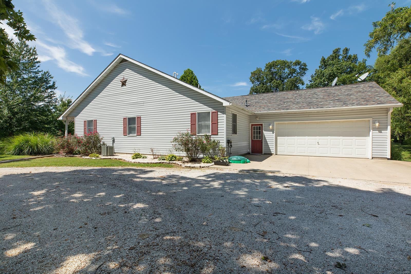 34686 Gun Club Road Brighton, IL 62012 - Photo 12 of 63