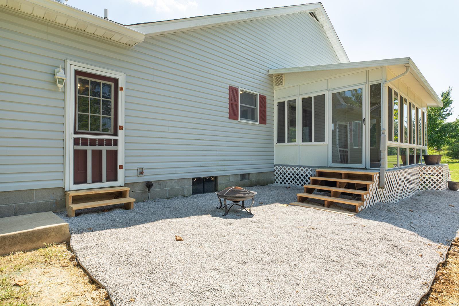 34686 Gun Club Road Brighton, IL 62012 - Photo 37 of 63