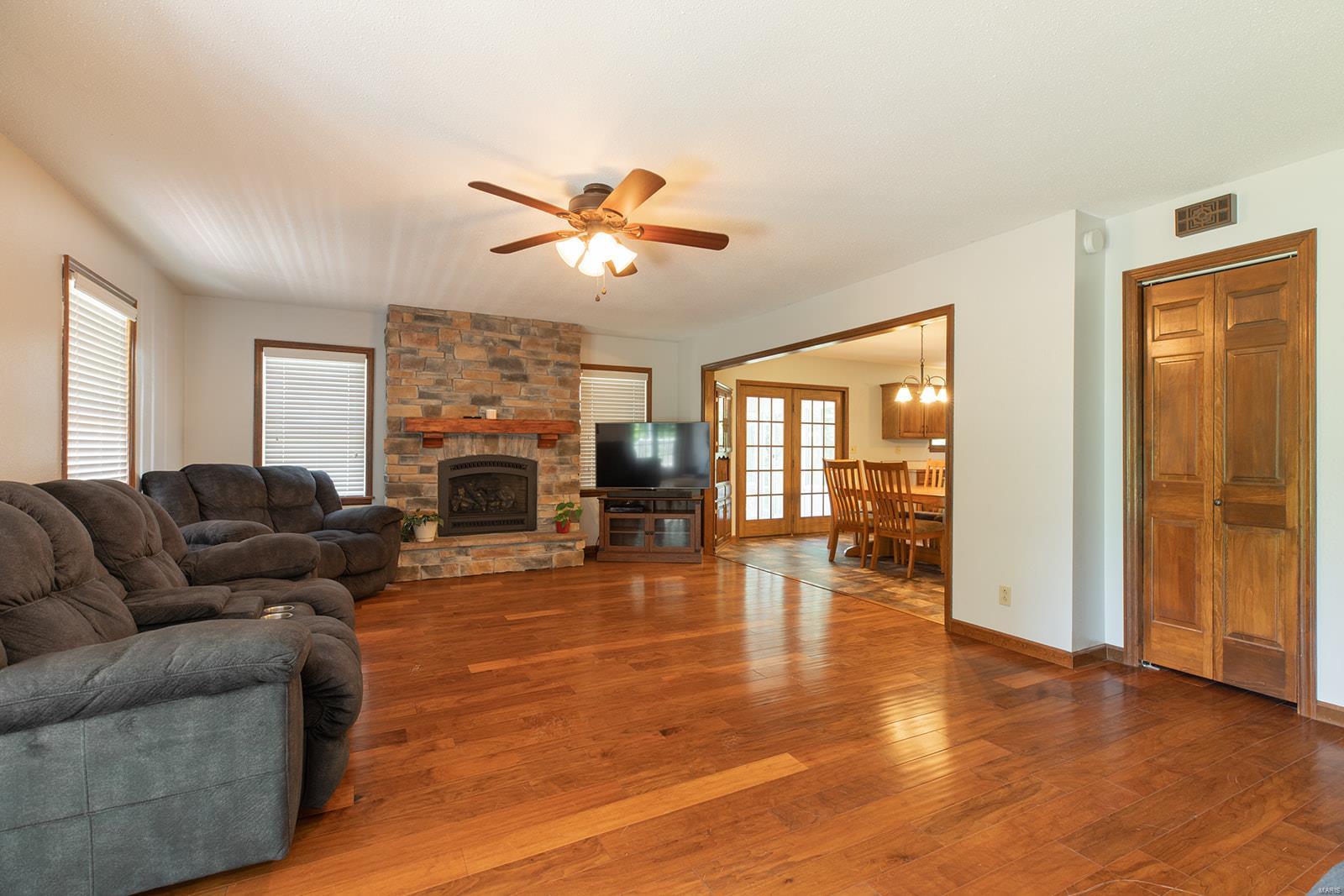 34686 Gun Club Road Brighton, IL 62012 - Photo 38 of 63