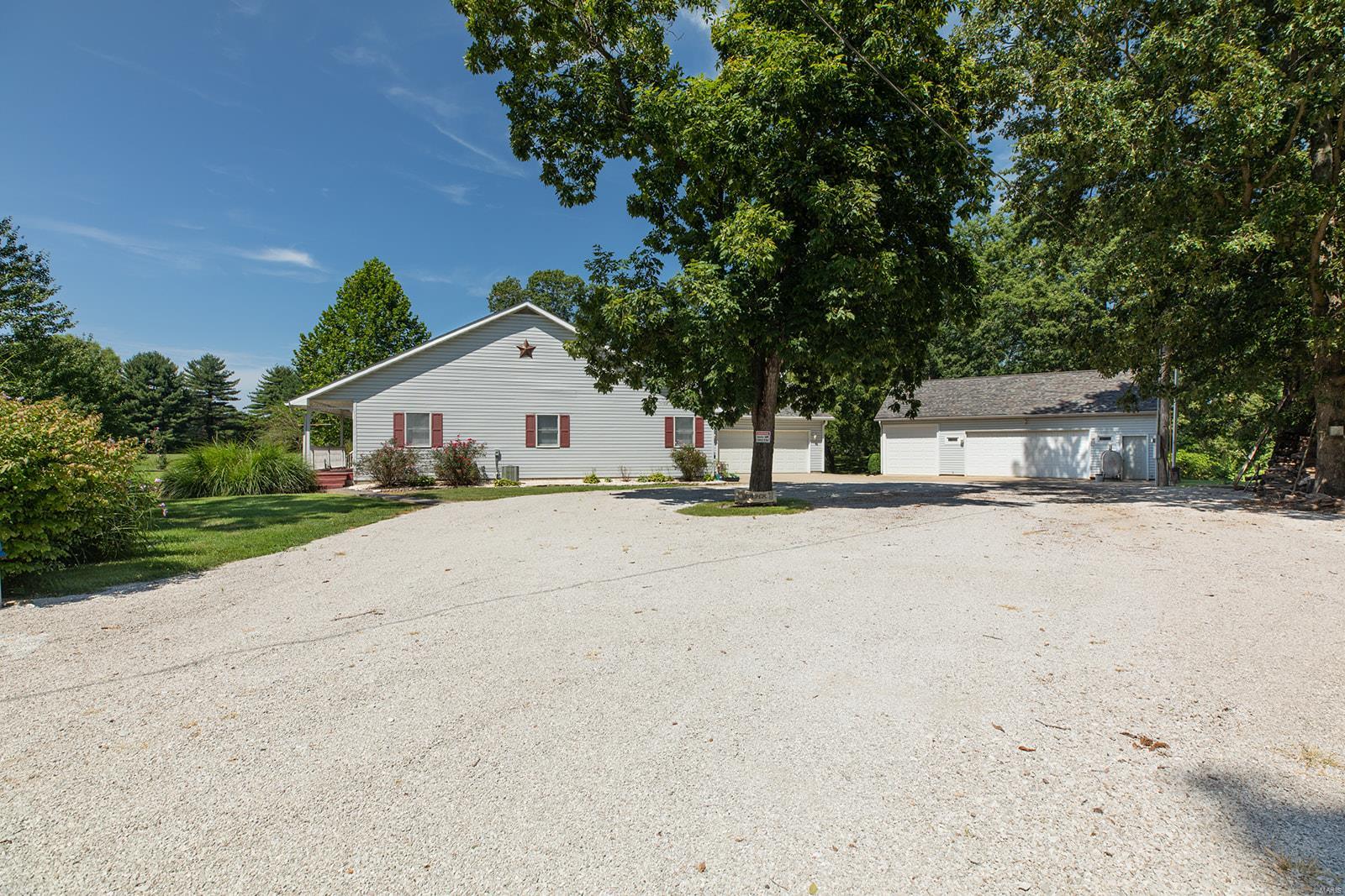 34686 Gun Club Road Brighton, IL 62012 - Photo 10 of 63