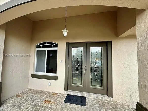 a view of a hallway with a entryway