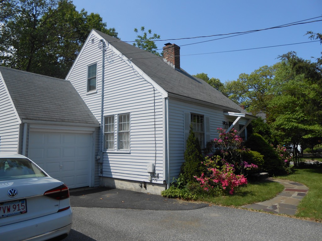 33 Walnut Street Reading, MA 01867 - Photo 2 of 9