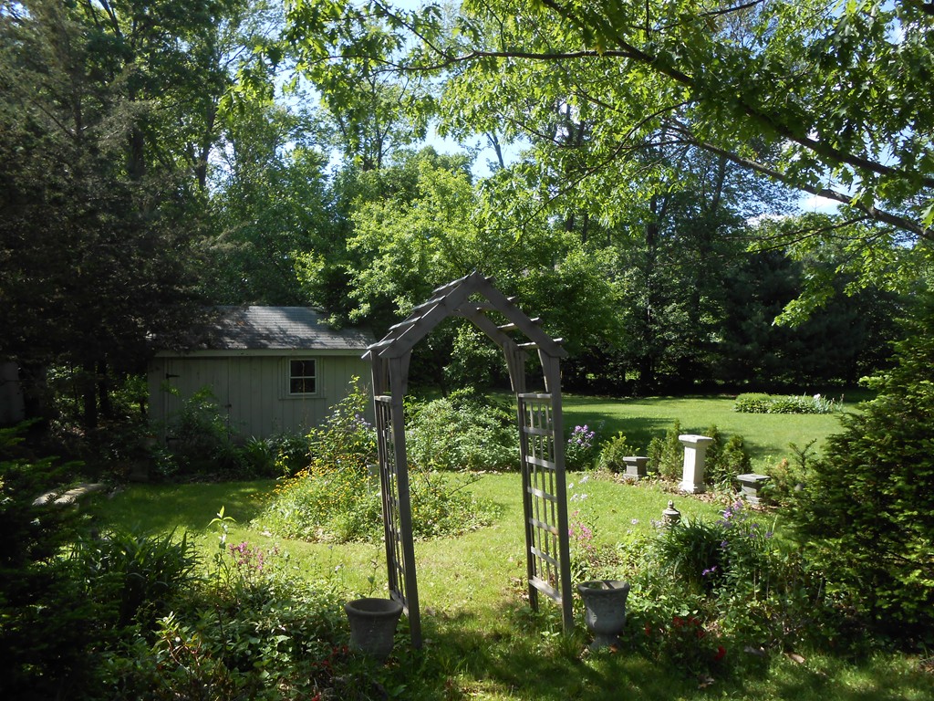 33 Walnut Street Reading, MA 01867 - Photo 3 of 9