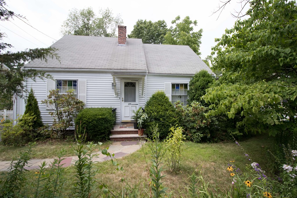 33 Walnut Street Reading, MA 01867 - Photo 4 of 9
