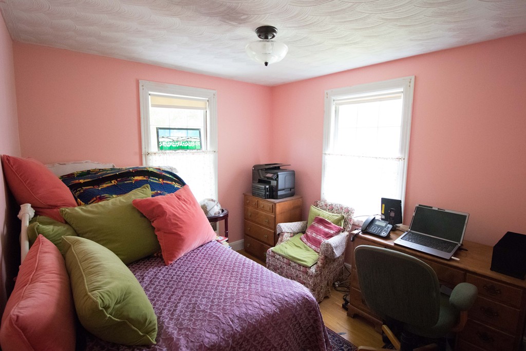 33 Walnut Street Reading, MA 01867 - Photo 8 of 9