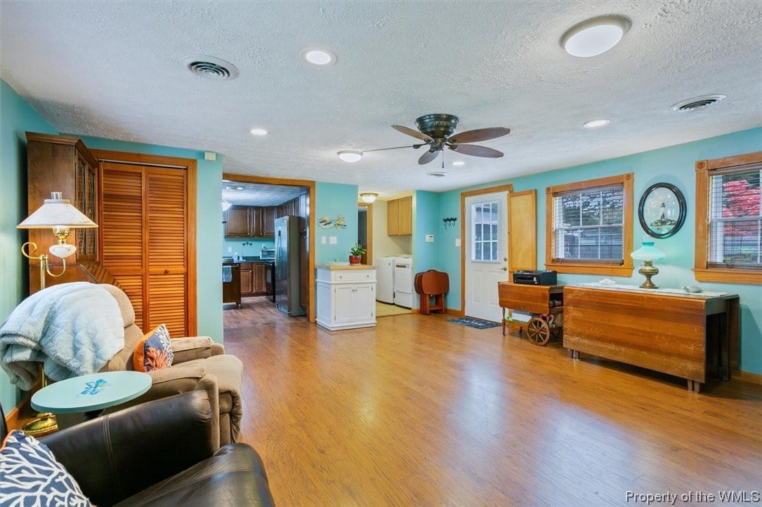 714 Beach Road Hampton, VA 23664 - Photo 20 of 36 Gallery Image 20