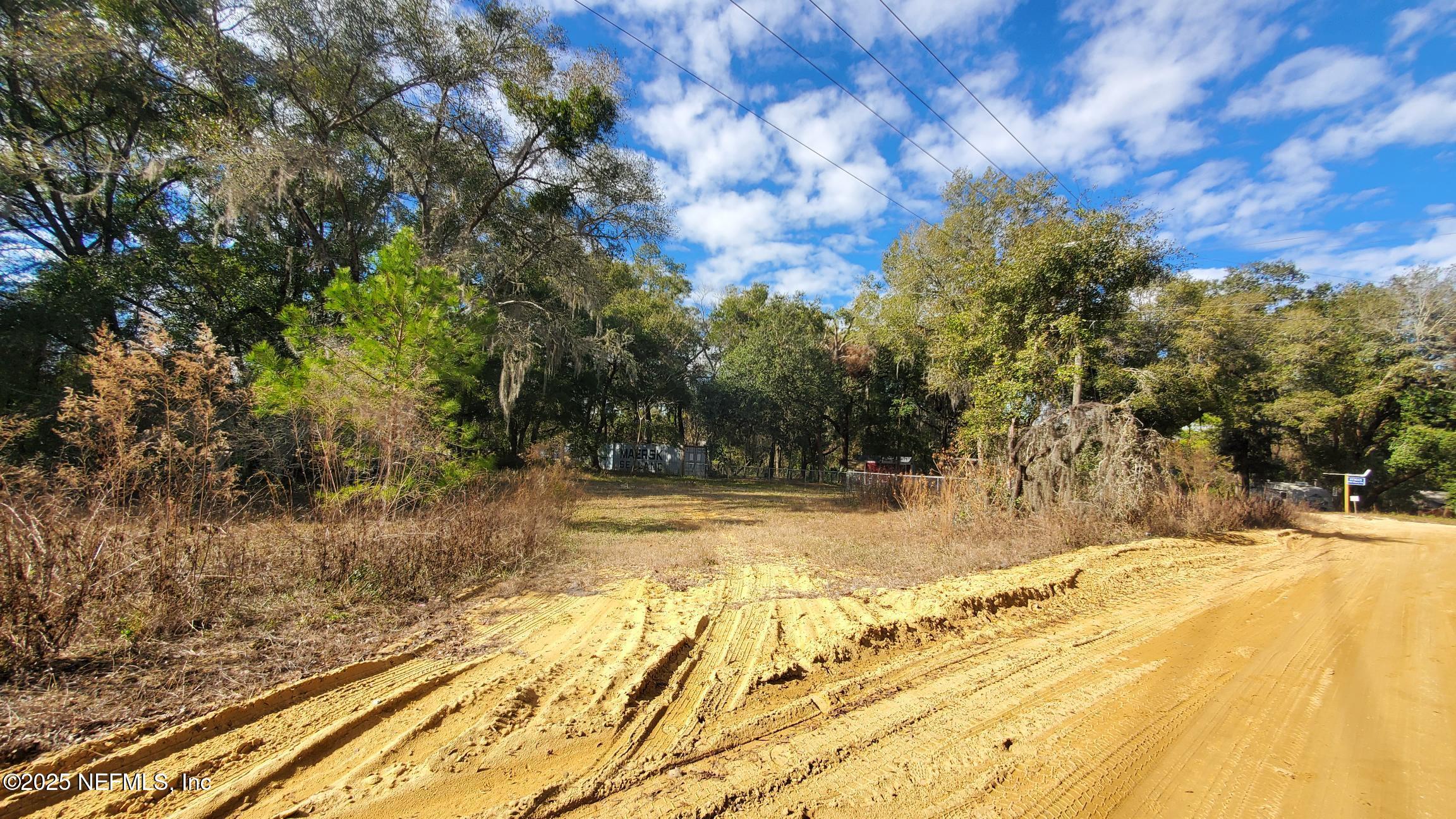 235 Hayes Drive Interlachen, FL 32148 - Photo 5 of 9 235 Hayes Dr