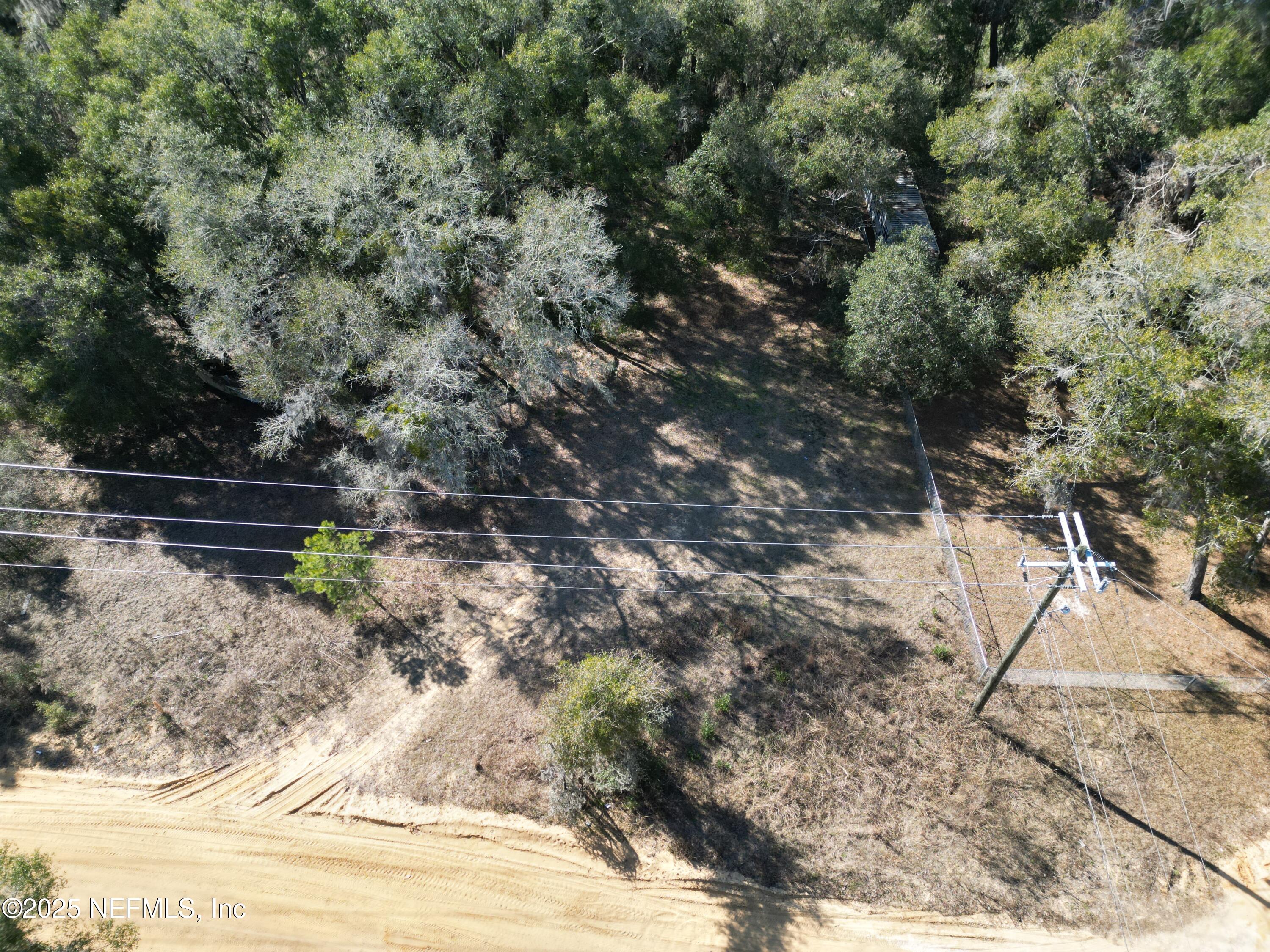 235 Hayes Drive Interlachen, FL 32148 - Photo 7 of 9 235 Hayes Dr
